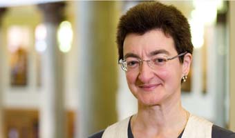 
			Dr 			Catherine  			Batt  