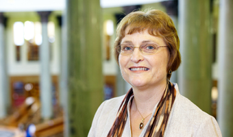 
			Dr 			Honor  			Aldred 