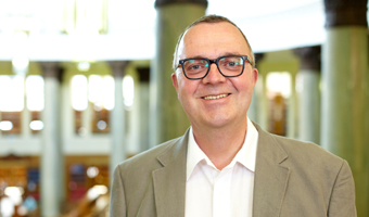 
			Dr 			Ingo 			Cornils 