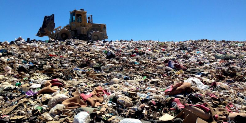 A large digger on top of a huge quantity of landfill, by Alan Levine, pxhere.com