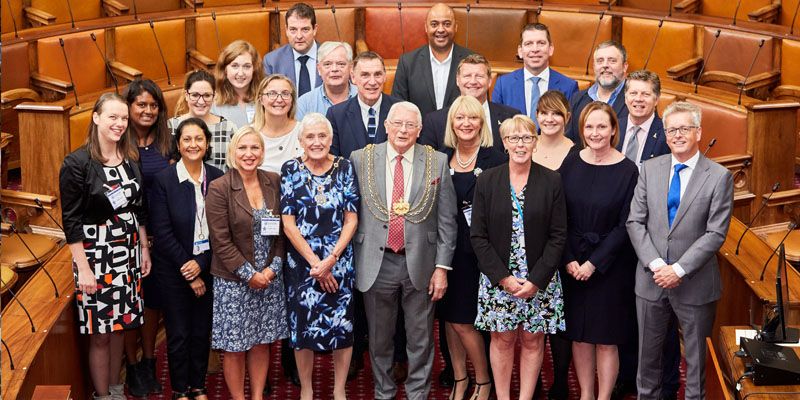 Group photo of the Mayor and other people involved.