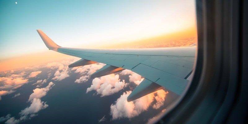 The wing of a plane seen through the plane&#039;s window