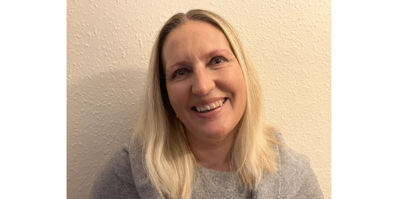 Image of Professor Bee Bond.