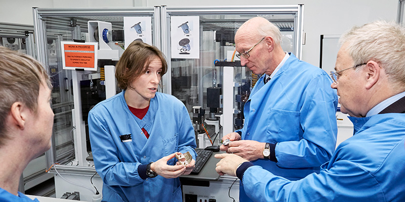 Lord Prior visiting Leeds laboratories