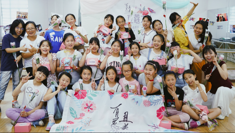 A group of students in Asia with LUUNA products.