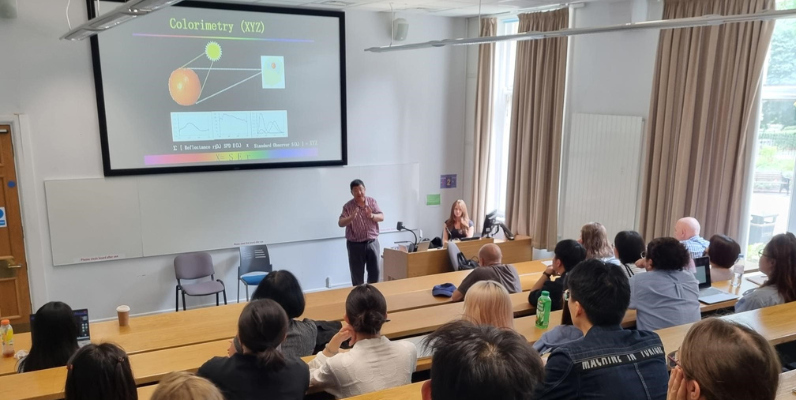 Image of Professor Ronnier Luo giving a lecture about colourimetry