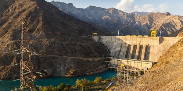 Dam that is feeding water into a hydropower plant