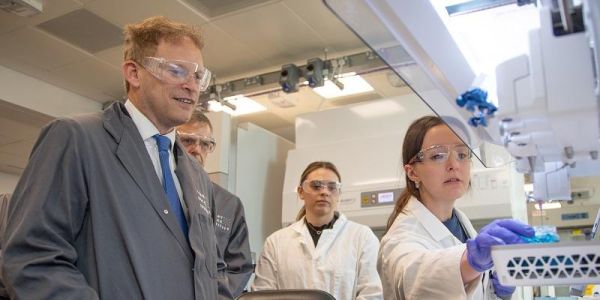 Grant Shapps, the Business Secretary, touring a lab at the Henry Royce Institute