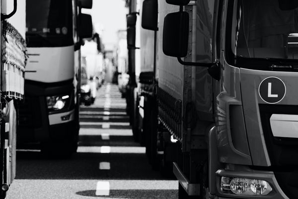 A black and white picture of lorries in traffic.
Picture via Wolfgang Hasselmann/Upsplash.com