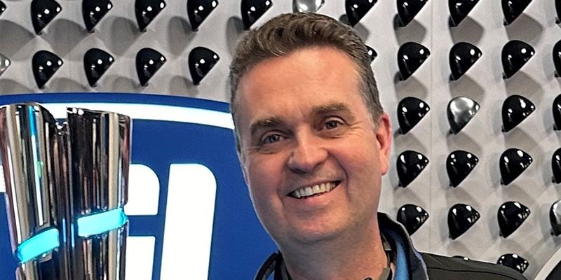 Profile picture of Andrew Macaulay besides a trophy