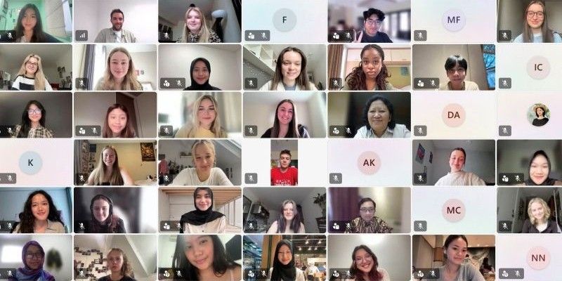 A Teams meeting screen showing many student faces