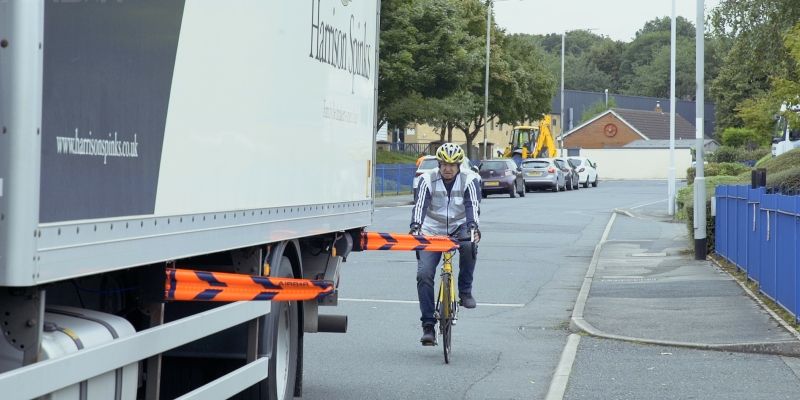 A cyclist behind a vehicle is prevented from undertaking by the AirBar.