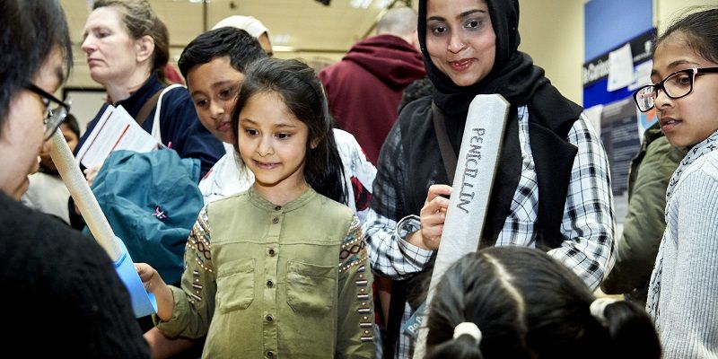 Young visitors to Be Curious