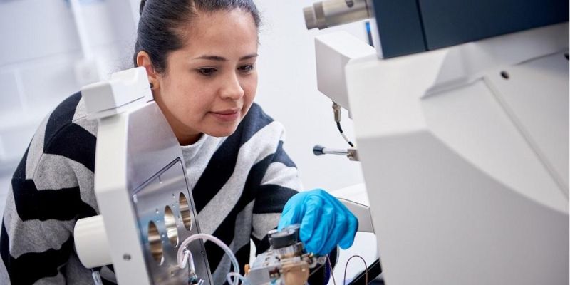 Professor Susan Bernal Lopez using equipment in the laboratory