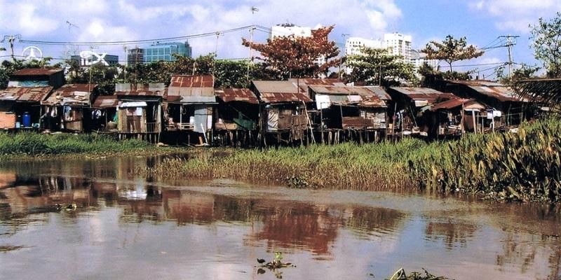 The image shows a an informal community that has developed on the edge of a city.