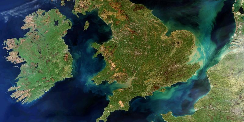 Clear satellite view of the UK.