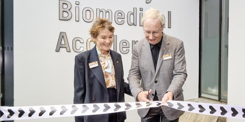 Susan and Peter Cheney cut ribbon at the opening of the Cheney Biomedical Research Centre. 