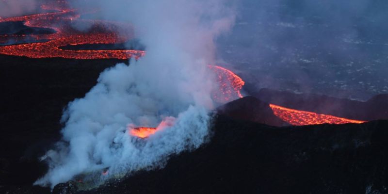 Smoke and lava erupting from the Holuhraun field