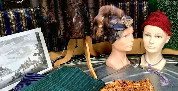 Shop window in Amsterdam Centre, The Nine Streets, which shows a display of two mannequin heads with hats.