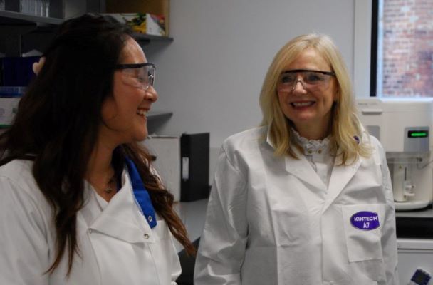 Tracey Brabin, West Yorkshire Mayor and Jeanne Rivera, Cell Metrology Team Leader at the launch of the Northern Cell Metrology Hub.