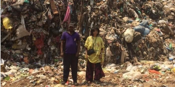 Pammi Sinha (right) with a guide (left) at the landfill site at Karadiyana Resource Management Centre in Western Province, Colombo, Sri Lanka