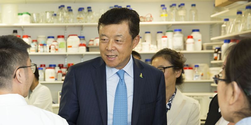 Chinese Ambassador to the UK, His Excellence Liu Xiaoming, visits the Centre for Plant Sciences at the University of Leeds