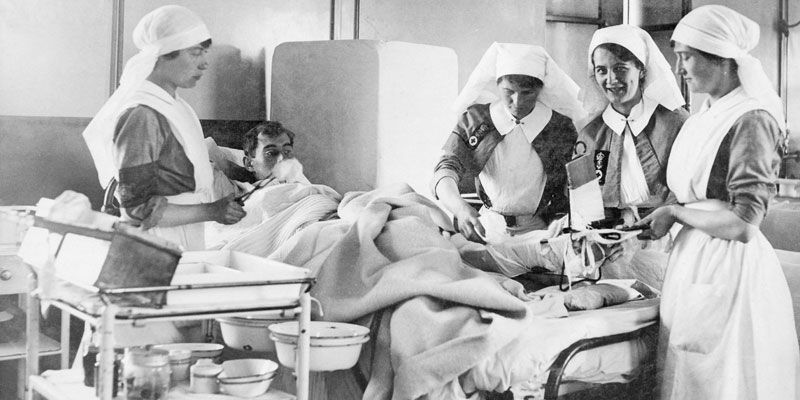 A wounded man from Zeebrugge having his wounds dressed by naval and Red Cross nurses at Chatham. Credit: Wellcome Collection